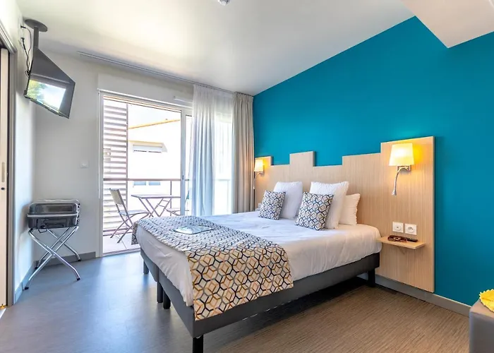 Hotel Le Virevent Saint-Raphael  photo