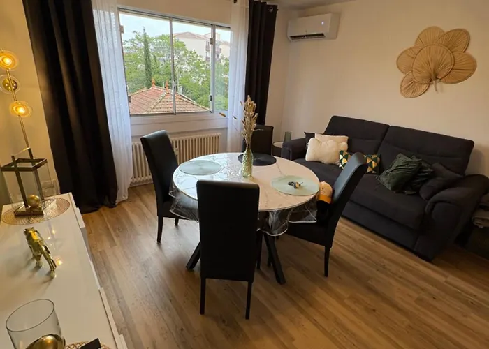 foto di Appartement Saint-Raphaël T2 rénové à 5 min plage et gare